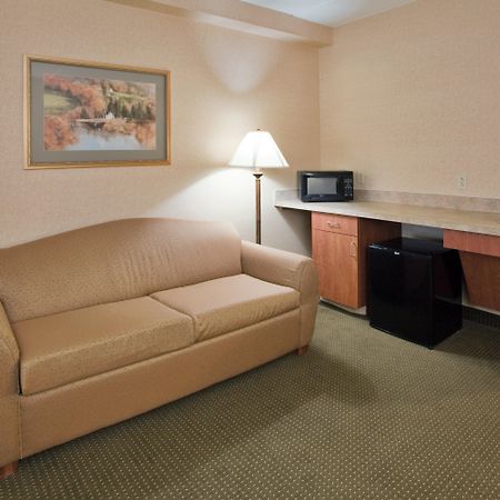 Holiday Inn Express Hotel & Suites Drums-Hazelton, An Ihg Hotel Стая снимка