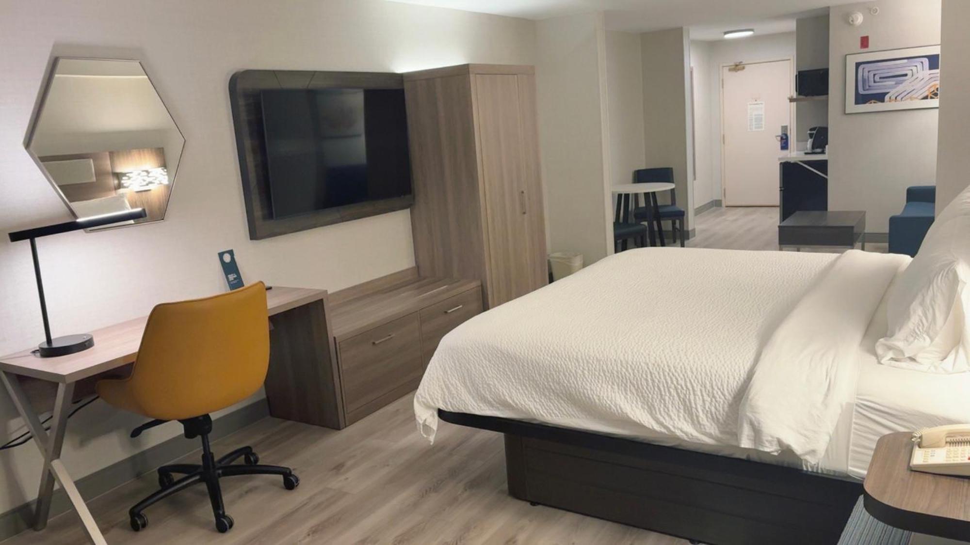 Holiday Inn Express Hotel & Suites Drums-Hazelton By Ihg Екстериор снимка