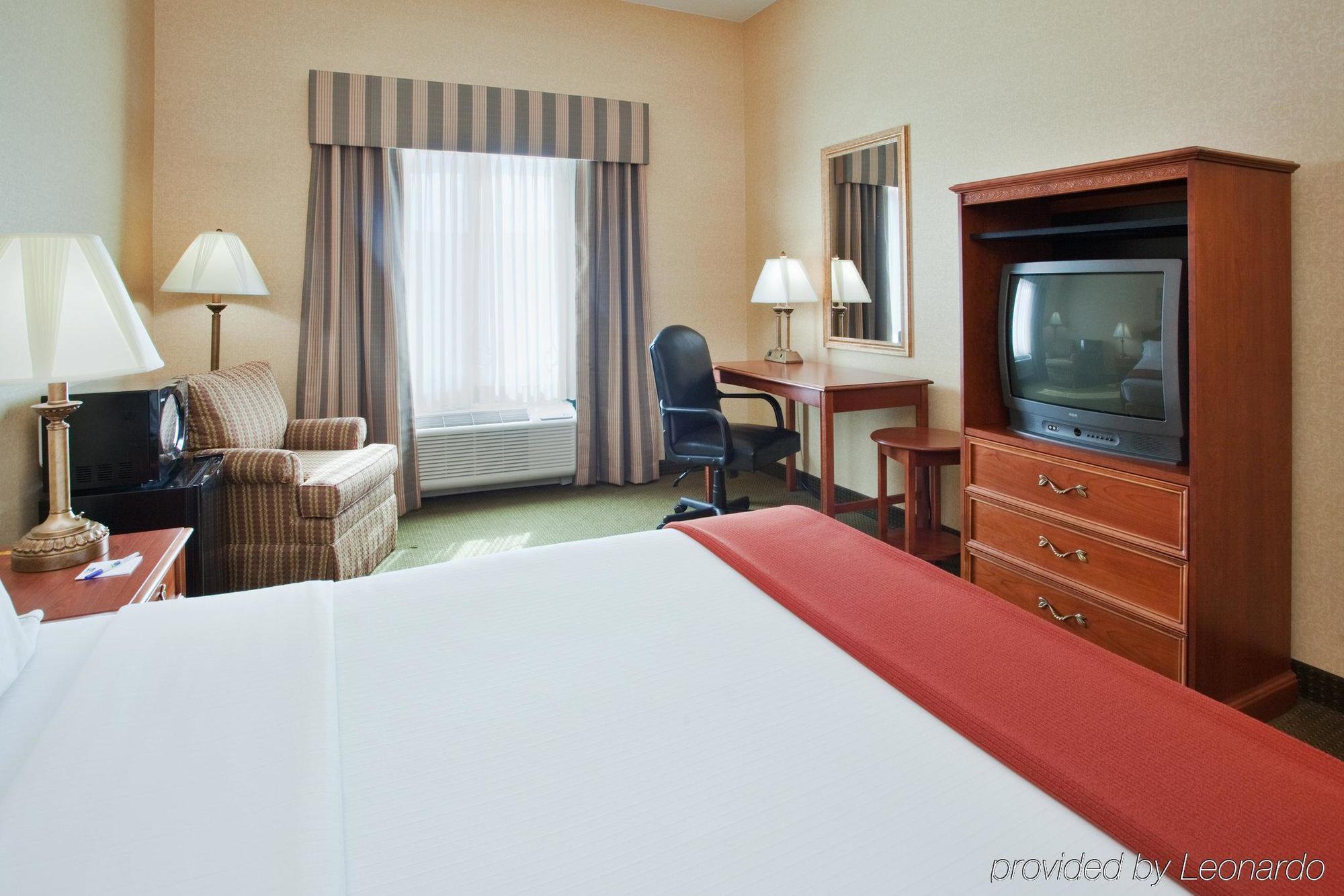 Holiday Inn Express Hotel & Suites Drums-Hazelton By Ihg Екстериор снимка